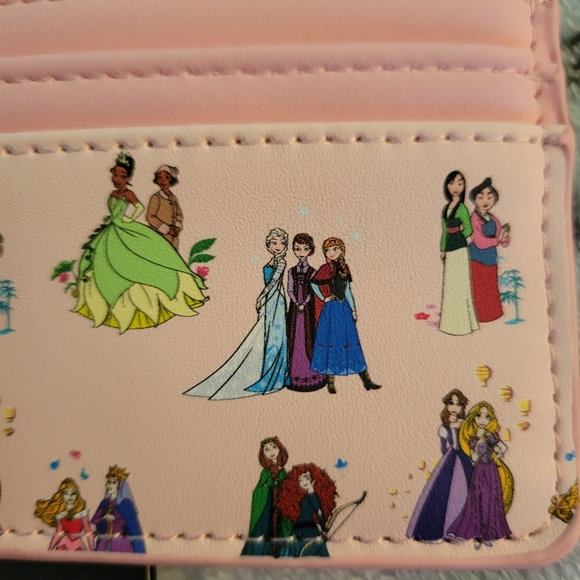Loungefly Disney card holder - Picture 4 of 7